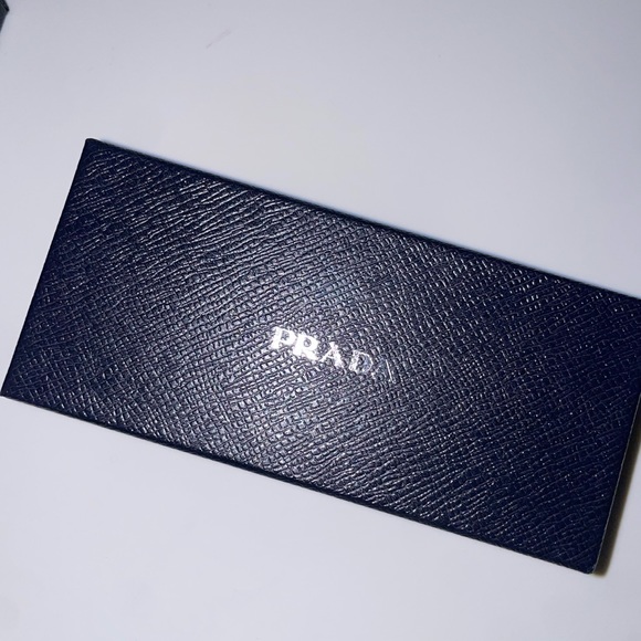 Prada sunglasses - Picture 5 of 7